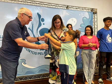 VENCEDORES DOS CONCURSOS DE REDAÇÃO E DESENHO AMBIENTAL DE OURO PRETO RECEBEM SEUS PRÊMIOS