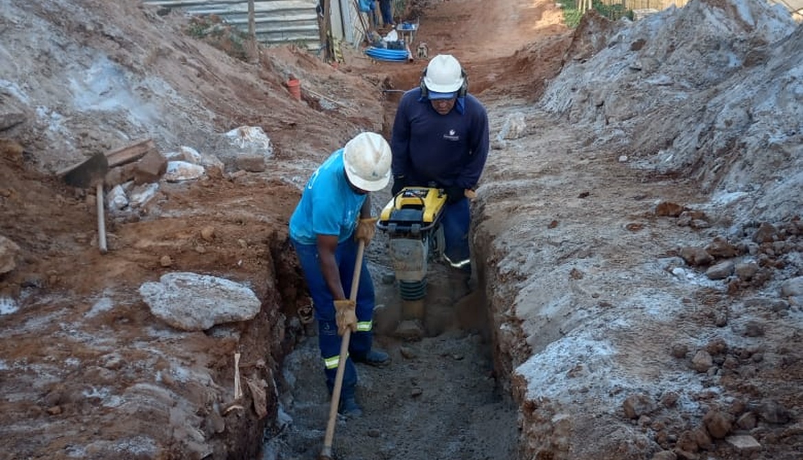 REDES DE ESGOTO E DE ÁGUA DE CHUVA NÃO SE MISTURAM