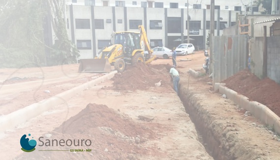 SANEOURO IMPLANTA REDE COLETORA DE ESGOTO NO ENTORNO DO AUTO PARQUE BAUXITA