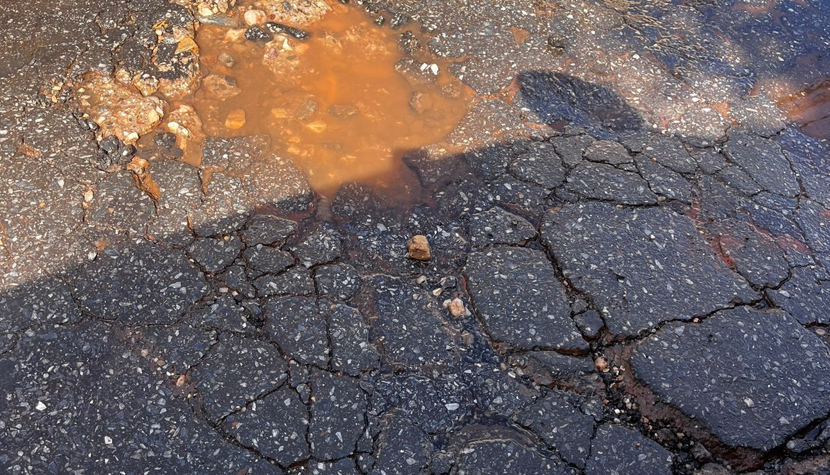 ENCONTROU VAZAMENTO DE ÁGUA NA RUA? LIGUE PARA A SANEOURO