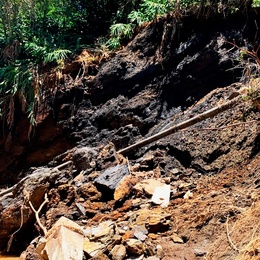 Adutora rompida no deslizamento em Santa Cruz 2
