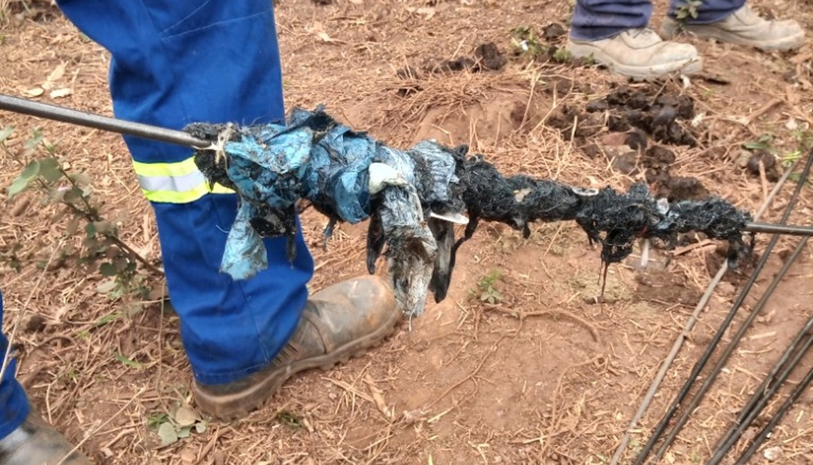 DE OLHO NA SAÚDE PÚBLICA:  LIXO DESCARTADO INCORRETAMENTE PODE ENTUPIR REDES DE ESGOTO